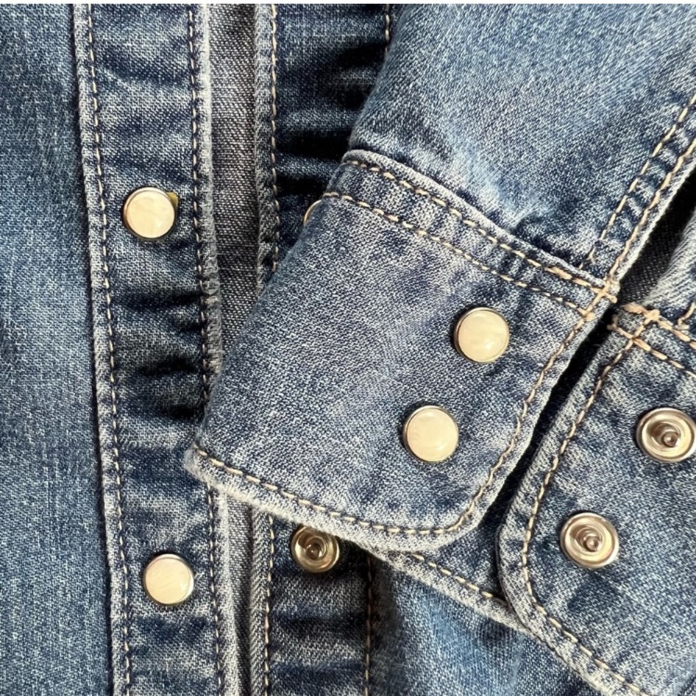 H&M Denim button snap shirt. Size 6